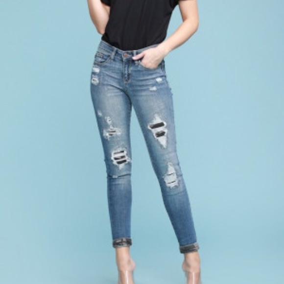 Judy Blue Distressed Camo Backed - Picture 1 of 4
